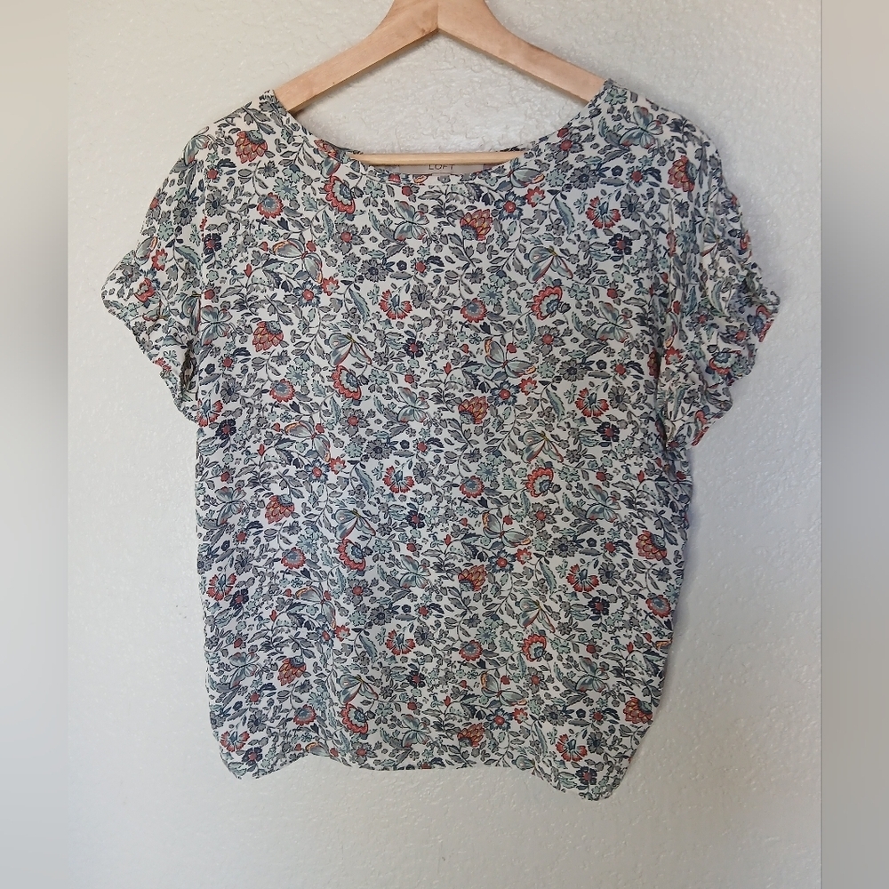 💚5/$25 LOFT Ann Taylor Floral Ruffled Short Sleeve Top Blouse Size XS